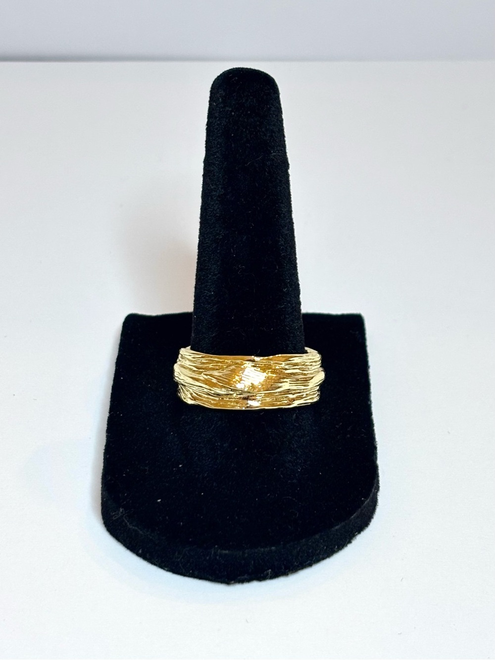 Gold textured band ring